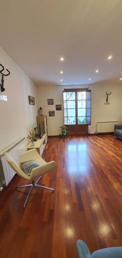 El Mussol De La Vila Camprodon, Balconets Amb Vistes A La Placa Zewnętrze zdjęcie